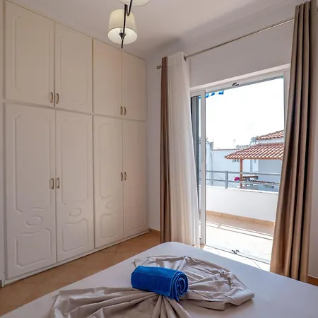 Hoteleks & Σαράντα