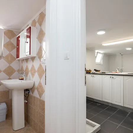 Otel Hoteleks & Saranda