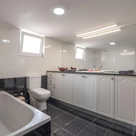 Hoteleks & 3* Saranda